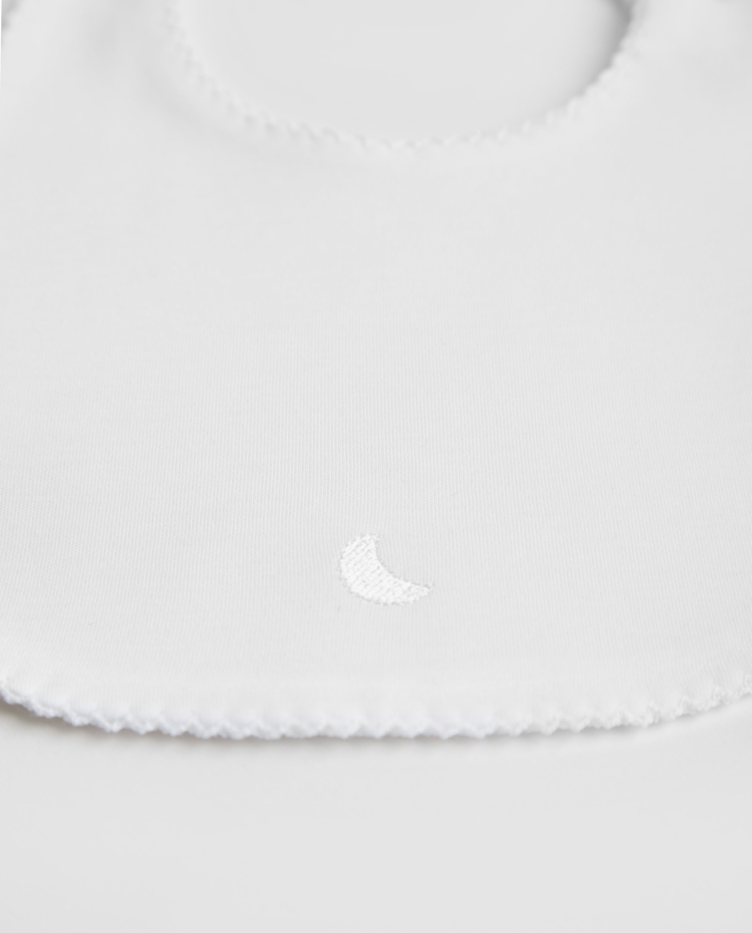 Bavoir blanc