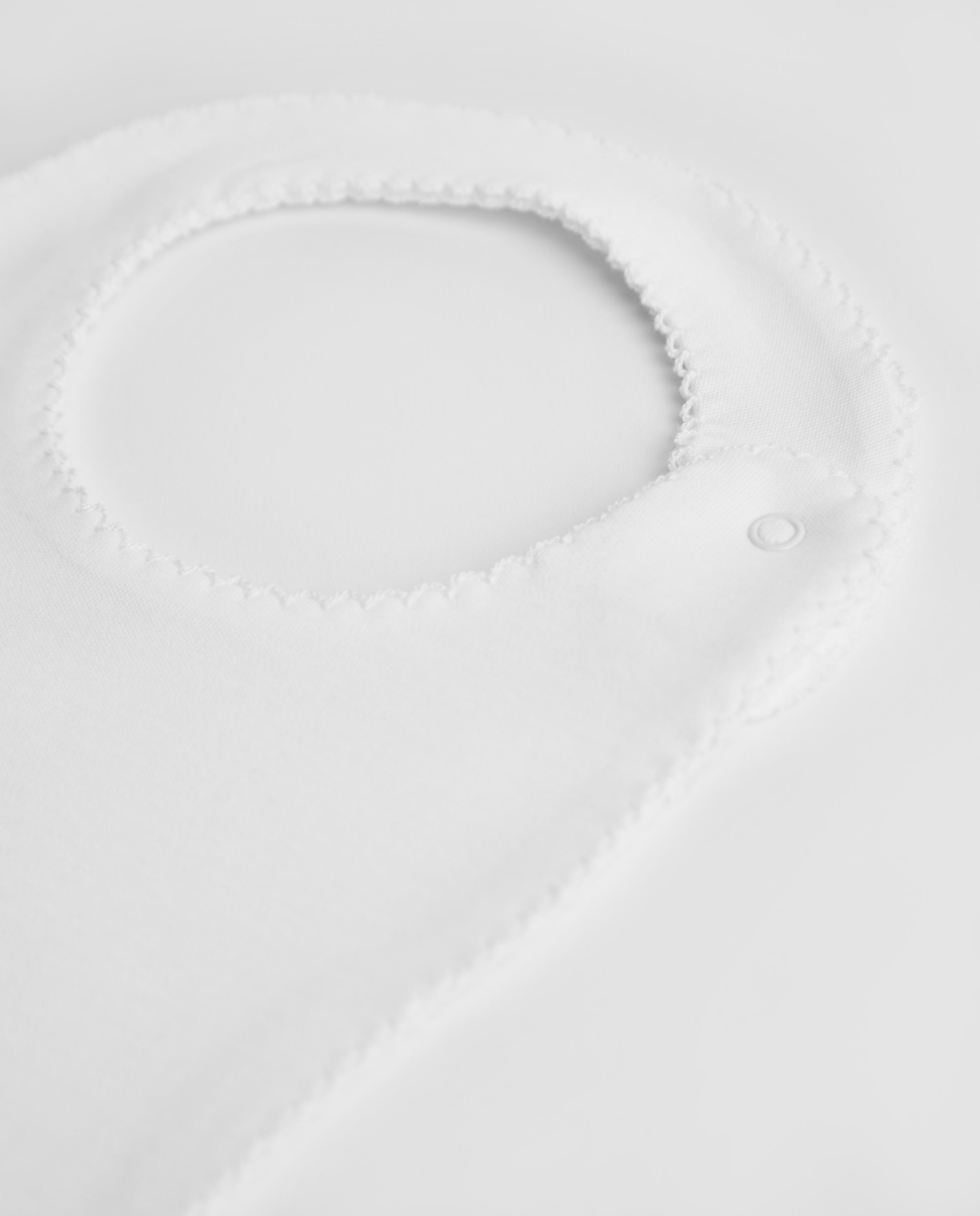 Bavoir blanc