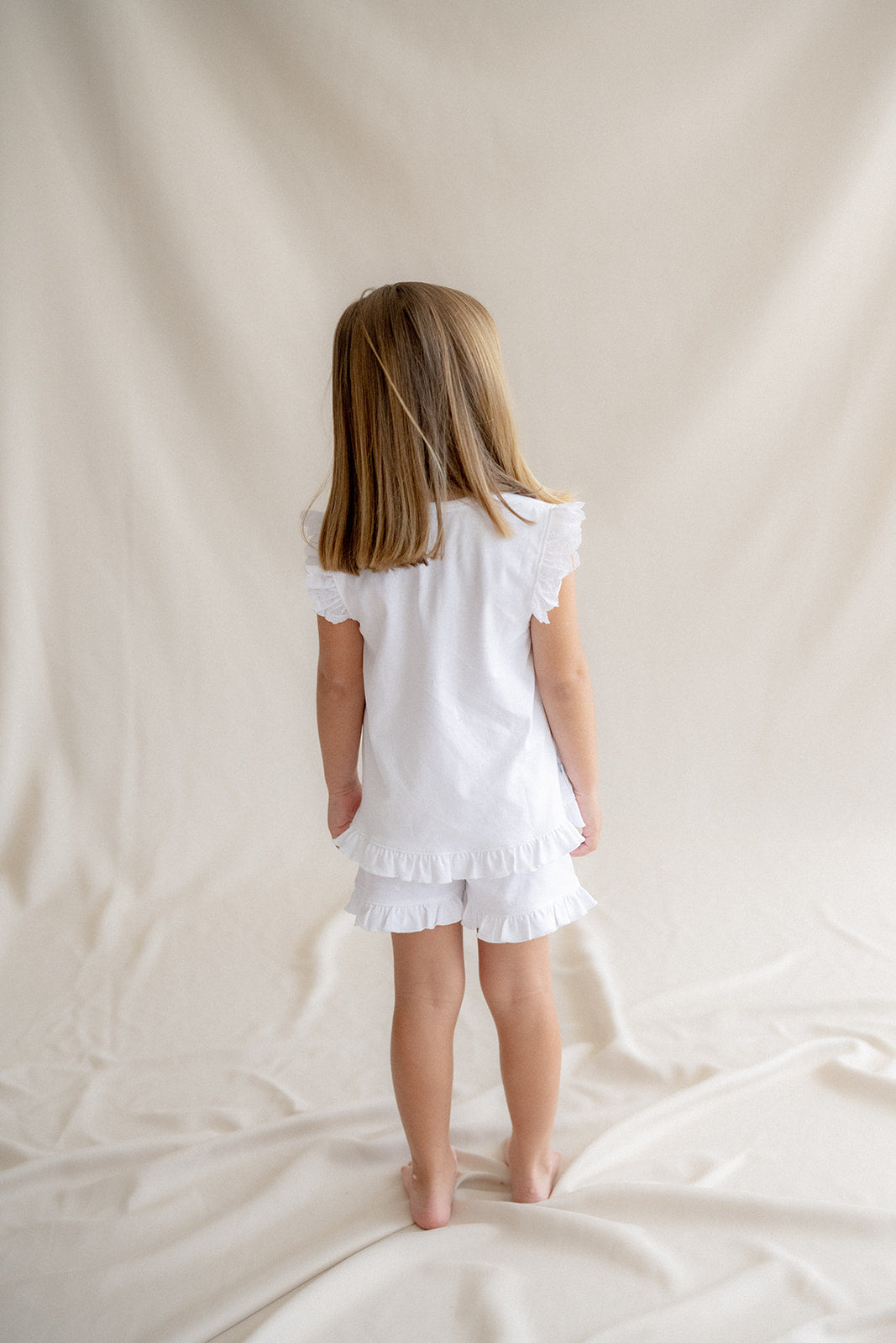 Pyjama enfant à volants et courtes bandes brodées