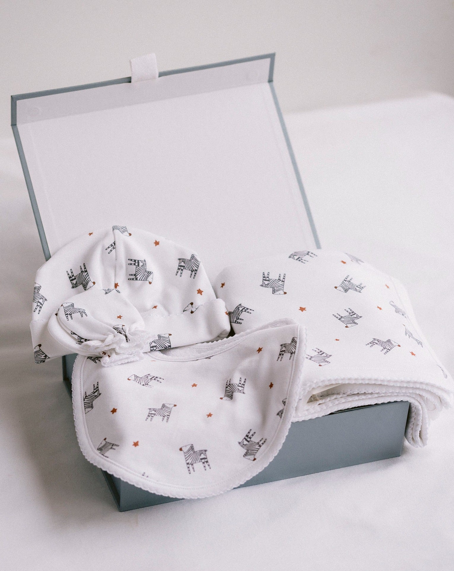 Pack Gorrito y Manoplas - Cebras "Algo de Jaime"