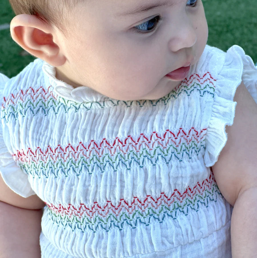 Combinaison blanche sans manches avec smock multicolore